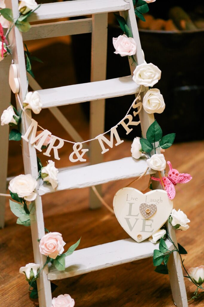 Mr and Mrs sign