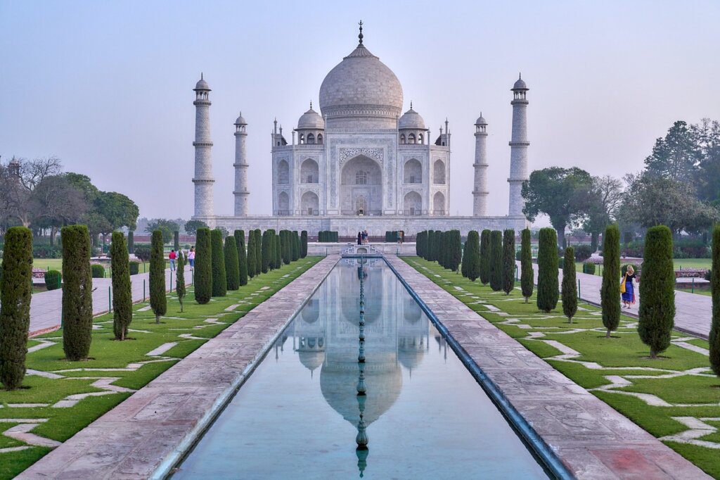 Taj Mahal aesthetically pleasing